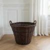 Stor brændekurv i natur brun Flet brændekurv mørk